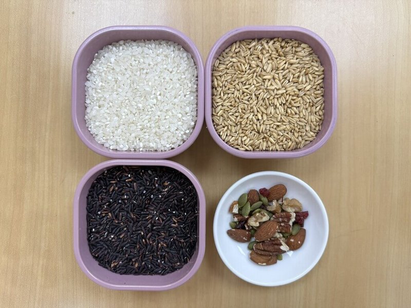 2月4日是世界防癌日，台北市立聯合醫院仁院區營養師陳枚伶特別設計的雜糧核果飯食譜，倡議國內多以米飯為主食的3餐，建議每日1餐雜糧核果飯健康飲食。（營養師陳枚伶提供）中央社記者楊淑閔傳真 115年2月12日