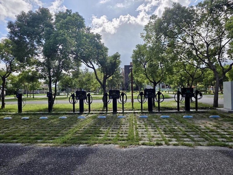 國立東華大學校園公共電動車充電樁於2月啟用，由遠傳電信協助建置5處充電站點。（遠傳提供） 中央社記者江明晏傳真　115年2月12日