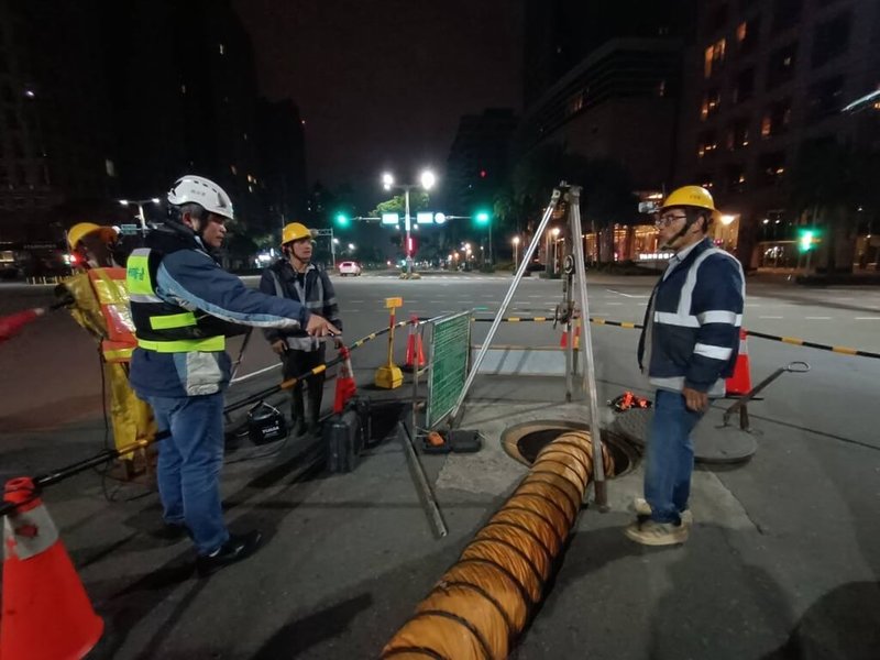 勞動部職業安全衛生署11日深夜至12日凌晨至營建工地、配電工程及倉儲物流業實施夜間勞動檢查，共計執行6場次，停工處分2場次，罰鍰金額達新台幣40萬元。（職安署提供）中央社記者吳欣紜傳真　115年2月12日