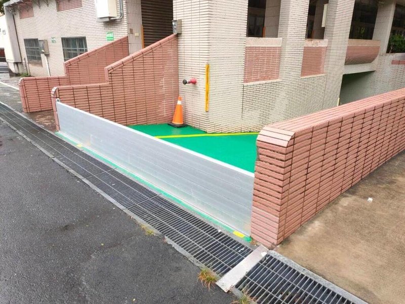 台南市政府預計協助70所學校設置及汰換防水閘門，希望降低豪雨造成的損失。（台南市政府提供）中央社記者張榮祥台南傳真　115年2月12日