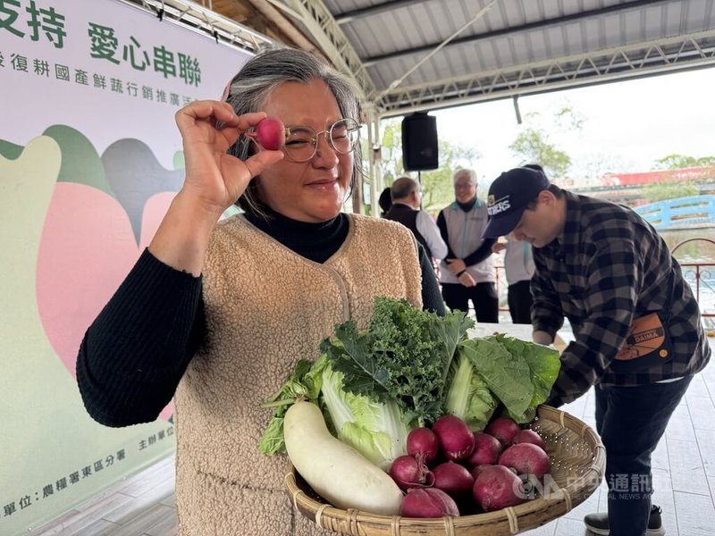 馬太鞍溪堰塞湖溢流重創花蓮光復地區農地，部分農友經農業部輔導復耕，並媒合業者收購、上架。受災農友柯春伎（圖）12日出席國產鮮蔬行銷推廣活動，感謝災後社會大眾的愛心。中央社記者張祈攝　115年2月12日