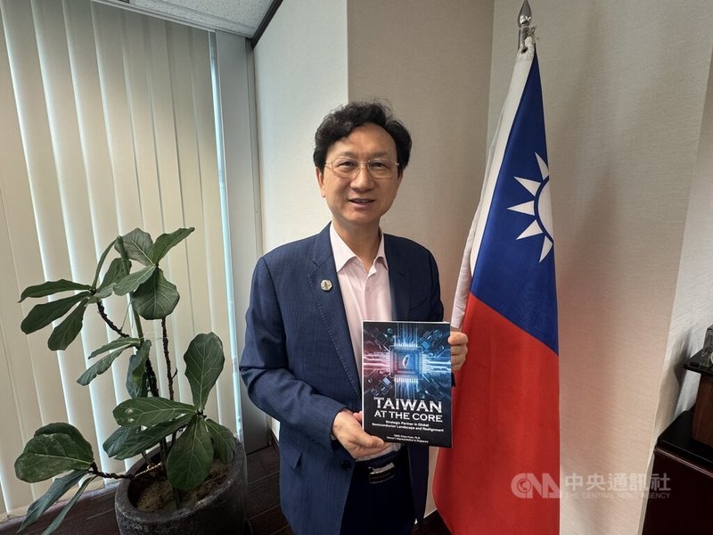 新加坡總理黃循財12日發表財政年度預算案聲明。駐新加坡代表童振源告訴中央社，台灣在全球半導體生態系中扮演核心角色，未來將鼓勵更多新加坡企業在台設立研發或營運中心，對新加坡未來發展亦將帶來顯著助益。中央社記者吳昇鴻新加坡攝 115年2月12日