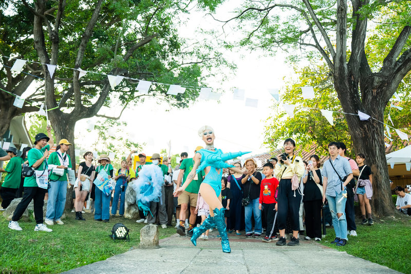 進入第18屆，嘉義草草戲劇節將在3月登場，策劃團隊阮劇團每年創意不設限，今年讓劇場化身美術館，打開嘉義縣表演藝術中心，觀眾得以在展覽與行走中感受戲劇、理解嘉義。（阮劇團提供）  中央社記者趙靜瑜傳真  115年2月12日