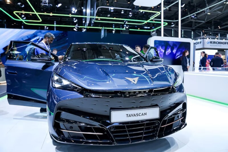 圖為2023年德國慕尼黑車展CUPRA展示在中國生產的Tavascan電動休旅車。（路透社）
