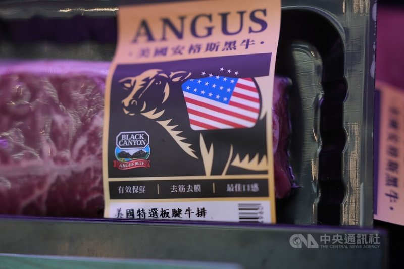 台美完成台美對等貿易協定簽署，行政院13日透過新聞稿說明，此次美國牛肉進口僅開放絞肉及心、肝、腎等部分內臟，其他如頭骨、脊髓等敏感品項仍維持禁令；同時，台灣也維持牛、豬產品在飲食場所標示原產地、邊境及後市場抽驗機制。中央社記者徐肇昌攝　115年2月13日