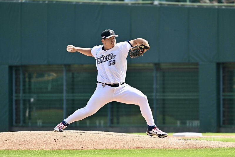 世界棒球經典賽（WBC）台灣隊首場對外練習賽13日在高雄澄清湖棒球場登場，排出投手胡智爲（圖）先發。中央社記者董俊志攝　115年2月13日