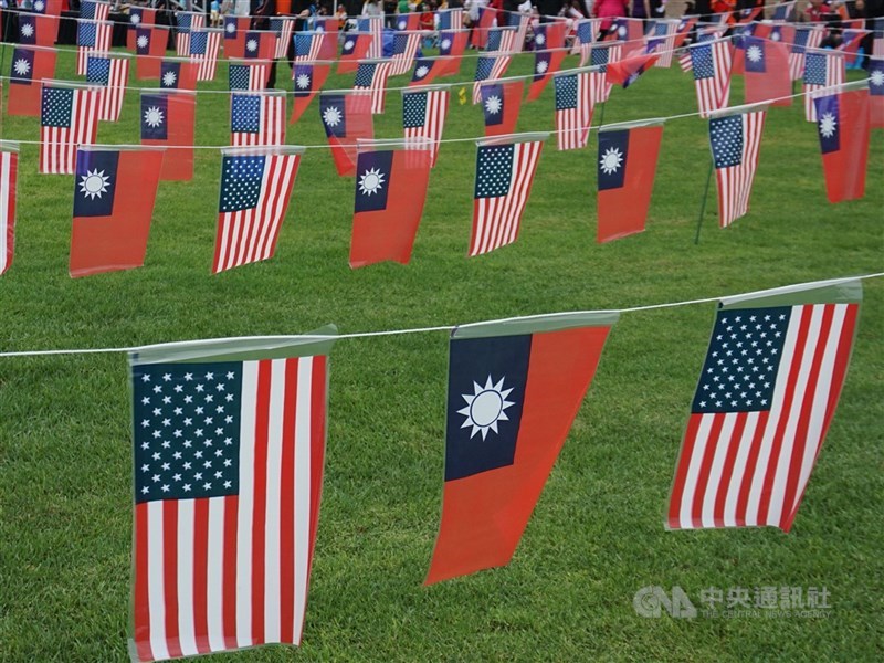 台美雙方正式簽署台美對等貿易協定，中經院院長連賢明肯定成果。（中央社檔案照片）