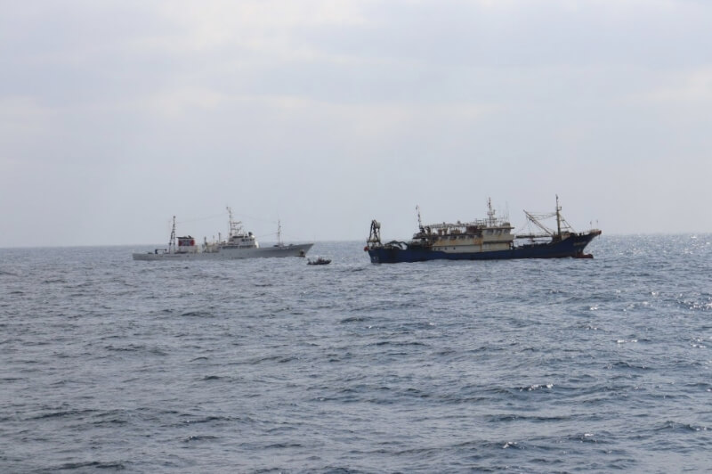 日本水產廳13日扣押一艘中國漁船並逮捕船長。（圖取自日本水產廳網頁jfa.maff.go.jp）