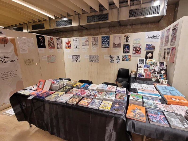 在法專賣台漫的「台灣商城」（La Boutique de Taïwan）沒有實體書店，改往法國各大漫畫節擺攤，直擊讀者，培養熱愛台漫的海外書迷。圖為2025年底法國安古蘭Grand Off現場。（李旻諭提供）中央社記者李若韻巴黎傳真　115年2月14日