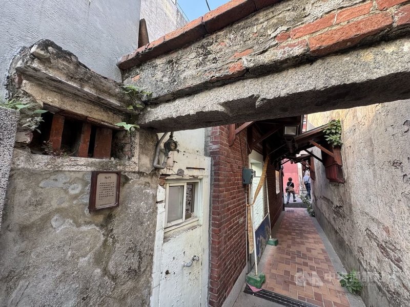 台南市中西區新美街歷史街區雖然沒有響亮名號，清領時期防禦機制「隘門」卻藏身其中，即使舊城人也大多不知它的存在。中央社記者張榮祥攝　115年2月14日