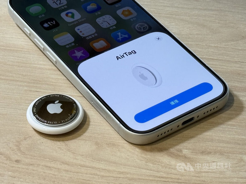蘋果公司推出第2代藍牙定位器AirTag 2，音量比前一代提升50%，最遠可在過去2倍的距離聽見AirTag 2的聲音。中央社記者吳家豪攝　115年2月14日