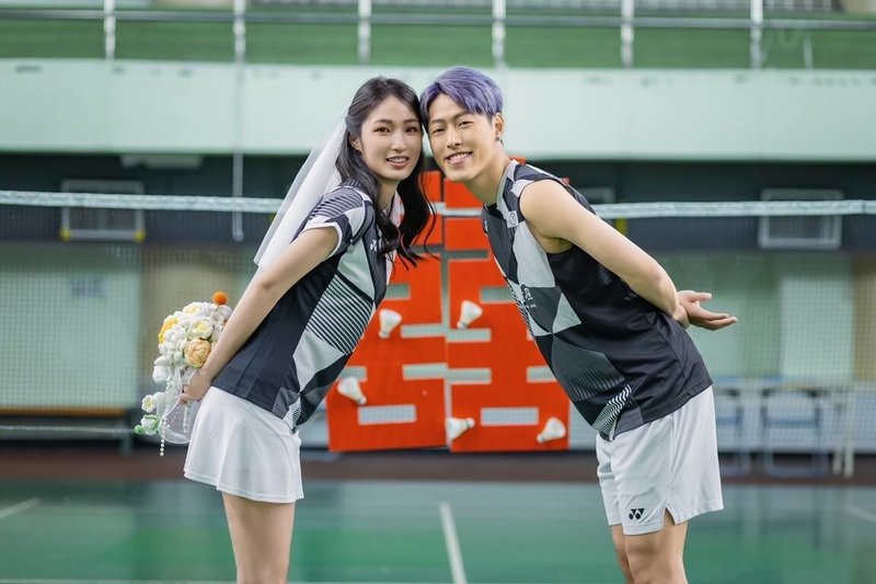 31歲台灣羽球男雙好手李哲輝（右）2025年12月28日與另一半、從高三就開始交往的黃心慧（左）完婚，2人從球場萌生情意。（李哲輝提供）中央社記者黎建忠傳真　115年2月14日