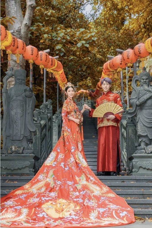 台灣羽球男雙好手李哲輝（右）2025年與愛情長跑13年的女友黃心慧（左）完婚，談到這場婚禮，李哲輝感謝老婆一手包辦。（李哲輝提供）中央社記者黎建忠傳真　115年2月14日