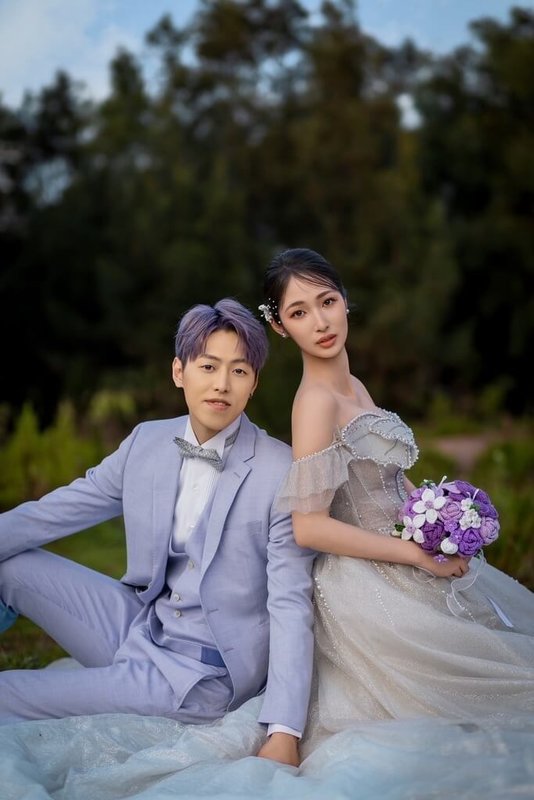 台灣羽球男雙好手李哲輝（左）與老婆黃心慧（右）2025年底完婚，並透露，其實他早在2022年就求婚了，2025年4月也已登記，本想說8月辦婚禮，因為要比賽實在有點趕，所以才延後到年底。（李哲輝提供）中央社記者黎建忠傳真　115年2月14日