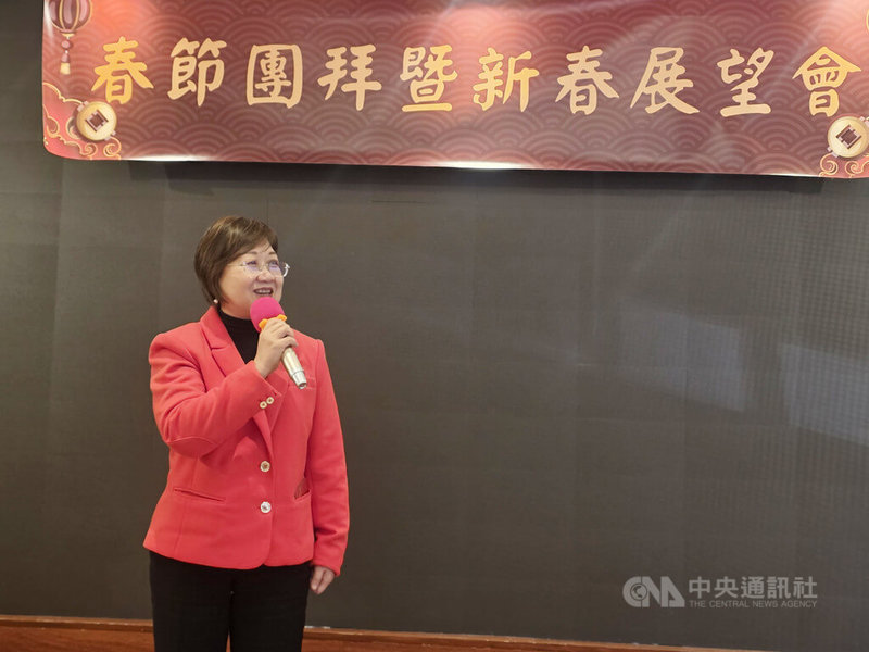 僑務委員會委員長徐佳青14日出席溫哥華僑界春節團拜及新春展望會，感謝僑胞長年推動國民外交、促進台加交流合作。中央社記者程愛芬溫哥華攝　115年2月15日