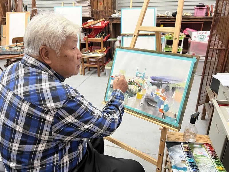 美術系畢業的媒體人賴世榮，退休後重拾畫筆，將生活淬鍊當作原料，調和出豐富的色彩，作品寫意，走畫台灣和他璀璨的後半人生。他說，路能走多遠，就畫多遠。中央社記者盧太城台東攝 115年2月16日