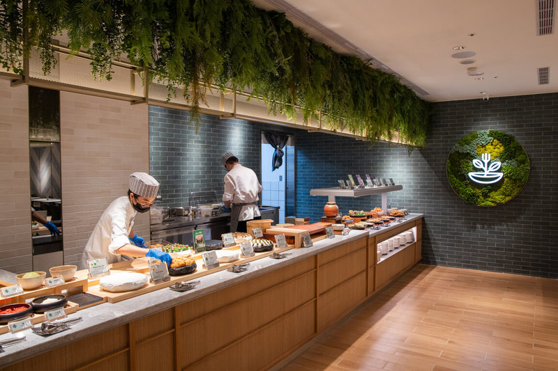 因應食材、人力與營運成本攀升，吃到飽餐廳2026年再掀一波漲價潮，但訂位還常秒殺，台灣人的胃顯然沒被價格嚇退。（饗賓提供）中央社記者江明晏傳真　115年2月16日