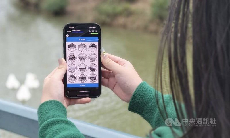 新竹市政府推出「風城印記」數位集章活動，邀民眾在春節期間走訪「山、湖、海」景點，不妨藉此來一趟竹市深度走春之旅。中央社記者魯鋼駿攝　115年2月16日