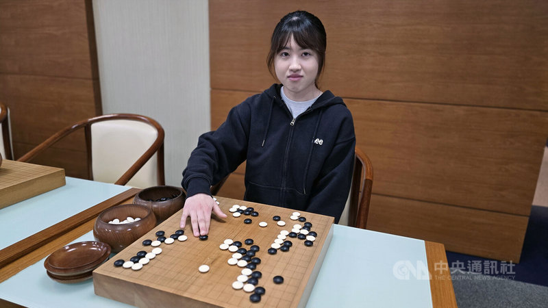 圍棋職業棋士楊子萱經歷近5年低潮，一度考慮轉換跑道，去年意外收到中國與韓國職業聯賽隊伍邀請，因而決定再拚一次。圖攝於2月10日。中央社記者趙彥翔台北攝　115年2月16日