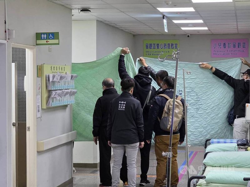 澎湖縣長陳光復17日參與春節活動時不慎踩空摔傷陷昏迷，經三總澎湖分院（圖）初步搶救後，傍晚再由直升機後送至高雄榮總進一步治療。中央社　115年2月17日