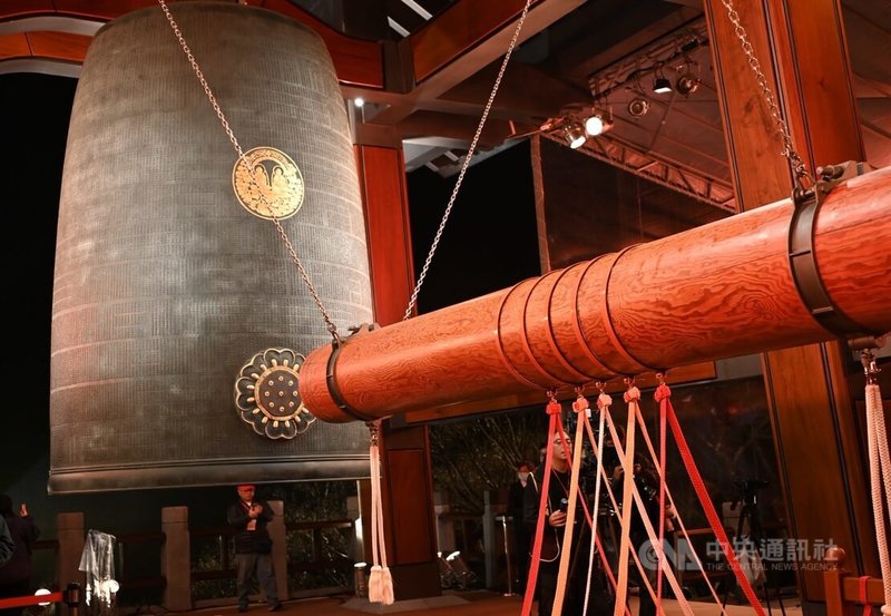 法鼓山每年除夕會敲響鎮山之寶法華鐘108響，象徵破除過去、現在、未來的108種煩惱，迎接嶄新一年。中央社記者曹亞沿攝　115年2月17日