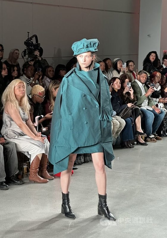 台灣設計師施堉霖訂製服具龐克風與平衡感。中央社記者廖漢原紐約攝　115年2月17日