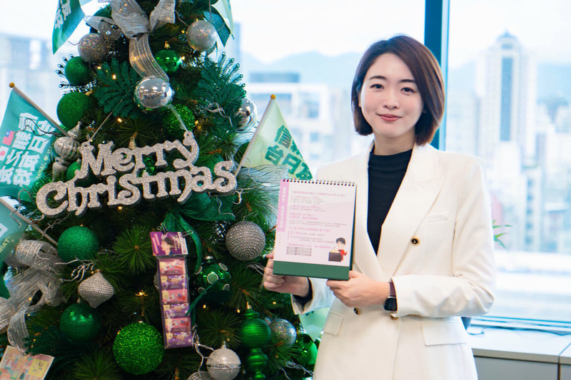 民進黨發言人韓瑩（圖）白天站在第一線回應新聞輿情、主持直播節目、召開記者會，夜晚與假日則回到課堂當學生。（韓瑩提供）中央社記者葉素萍傳真　115年2月18日