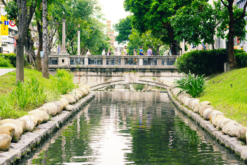 台中市綠川透過2處礫間水淨場每日淨化3.6萬噸污水,結合水淨樂園共融主題遊戲區與歷史文化廊道,發展出都市藍綠帶休憩軸線。(環境部提供)中央社記者張雄風傳真 115年2月18日