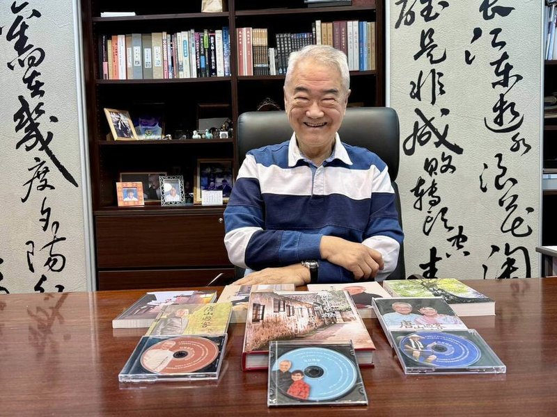 李國鼎科技發展基金會董事長王伯元（圖）論時政、談經貿，所寫文章出版成書達5冊；因為愛唱歌，更錄製歌曲CD分享友人。（王伯元提供）中央社記者潘智義傳真　115年2月19日