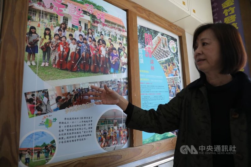 高雄市內門區金竹國小校長吳俐錦（圖）成立提琴班，詳細介紹學童們學習與演出歷程。中央社記者張已亷攝　115年2月20日