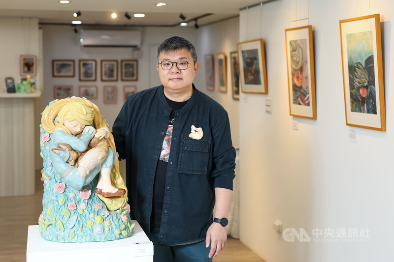 「陋室五月」空間首展圍繞於Steven Choi（圖）筆下「小王子」系列創作。中央社記者王騰毅攝　115年2月20日