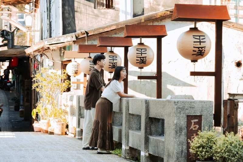 經濟部商業發展署20日推薦適合闔家旅遊的特色商圈，若想在春節期間體驗山城慢活，可造訪天燈的故鄉「平溪商圈」。（經濟部商業發展署提供）中央社記者趙敏雅傳真　115年2月20日