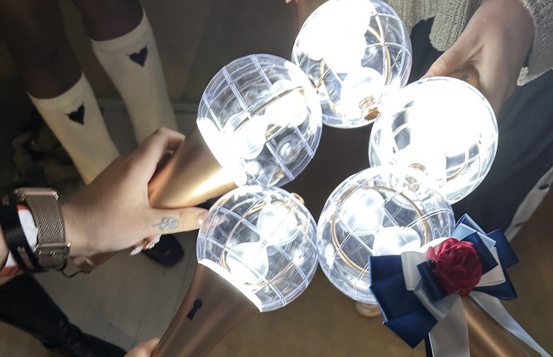 小雨（化名）曾遭受網路霸凌，在人生最低谷時，首次追星，她喜愛韓團ATEEZ的音樂，引領她不再回望黑暗。（讀者提供）中央社記者陳婕翎傳真　115年2月20日