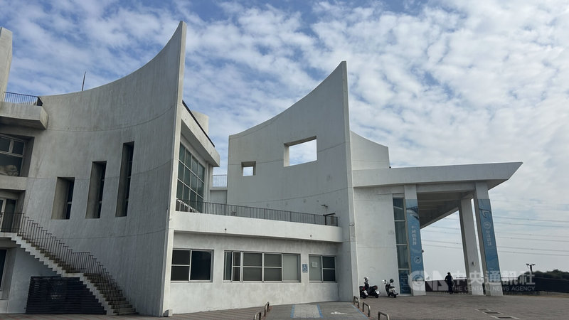 彰化自然生態教育中心位於彰化縣海線伸港鄉，白色海豚屋造型獨特。中央社記者吳哲豪彰化攝　115年2月20日