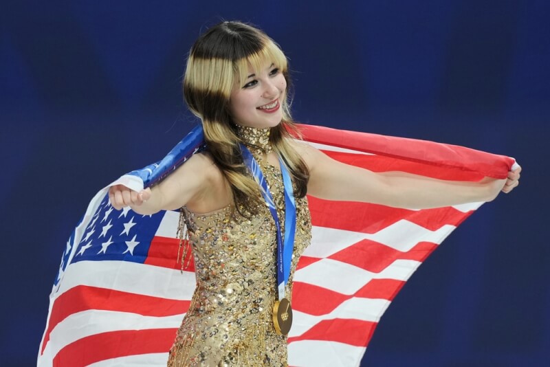 美國華裔花式滑冰選手劉美賢（Alysa Liu）19日在米蘭冬季奧運完成長曲大逆轉奪金，終結美國花滑女單奧運獎牌荒。（美聯社）