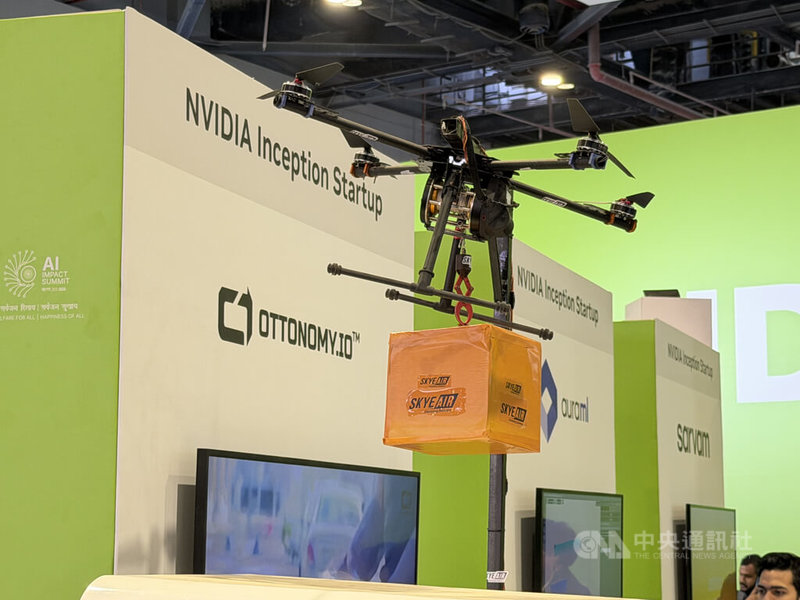 人工智慧影響力峰會在印度進行，活動展示各種人工智慧（AI）的應用。圖為無人機送貨系統。中央社記者李晉緯新德里攝　115年2月21日