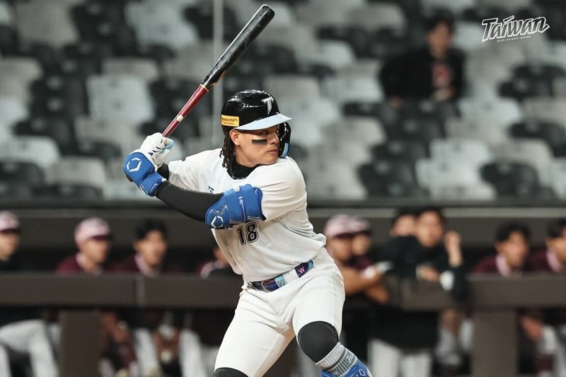備戰世界棒球經典賽(WBC),台灣隊21日在台北大巨蛋閉門出戰韓國職棒培證英雄隊,野手張育成(圖)單場擊出2支安打,包含1分打點的追平安打。(中職聯盟提供)中央社記者蘇志畬傳真 115年2月21日