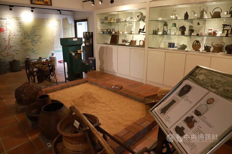 台中市太平區古農莊文物館收藏超過3000件台灣農村古文物，規劃不同主題展示區，讓到訪遊客彷彿進入時光隧道，回到台灣早期農村生活。中央社記者蘇木春攝　115年2月21日