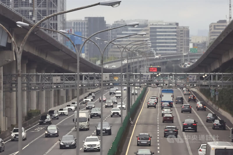 圖為國道1號內湖路段。（中央社檔案照片）