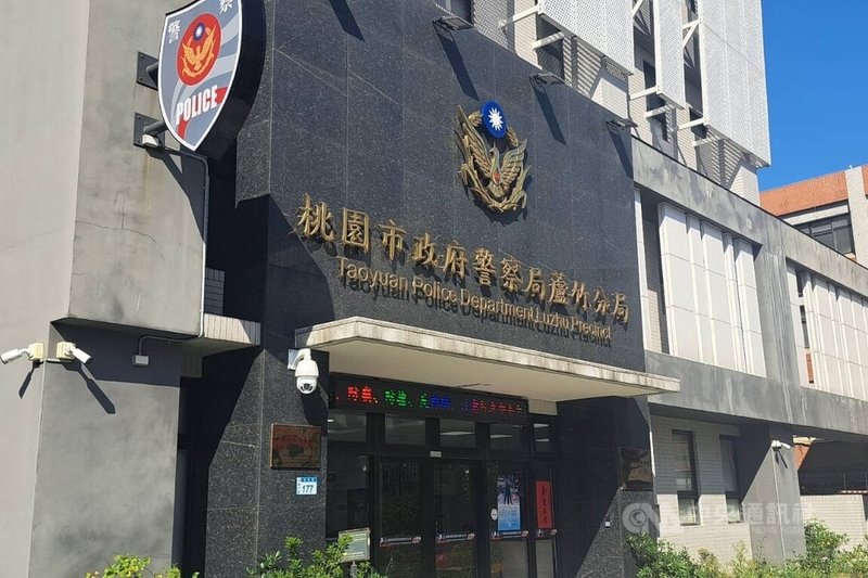 桃園市有民眾長期聯繫不上與父親同住的男子，22日報案尋求協助，經警方持續追問與男子同住的87歲父親後，在埔心溪找到遭丟棄男子遺體，桃園市警察局蘆竹分局已報請檢察官釐清死因。中央社記者吳睿騏桃園攝　115年2月23日