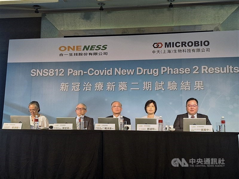 右2為合一生技總經理鄭淑玲。 （中央社檔案照片）