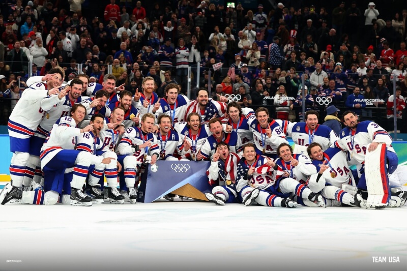 美國男子冰球隊22日在決賽中擊敗加拿大，奪得奧運金牌。（圖取自facebook.com/TeamUSA）
