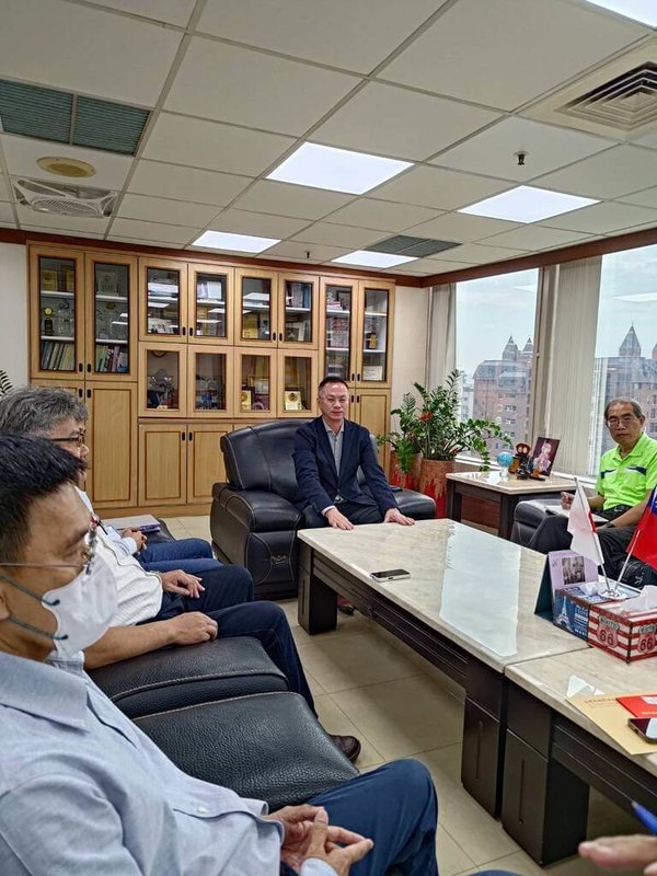 南部地區近期降雨少，各大河川流量驟減，農業部農田水利署高雄管理處23日表示，已啟動輪灌機制，確保農業用水有效配置。圖為農田水利署高雄管理處長呂文豪（中）主持會議。（農田水利署高雄管理處提供）中央社記者蔡孟妤傳真　115年2月23日