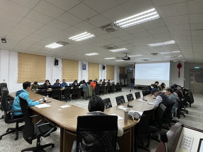 金門縣政府為防外來種銀膠菊擴散，24日邀相關單位召開銀膠菊移除計畫工作協調會議，希望結合社區參與力量，維護居住環境。（金門縣產業發展處提供）中央社記者吳玟嶸傳真　115年2月24日