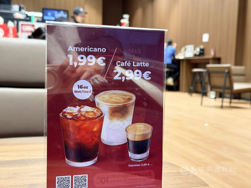庫迪咖啡柏林門市價目顯示，美式咖啡售價1.99歐元、拿鐵2.99歐元，濃縮咖啡最低0.99歐元，價格明顯低於當地水準，也低於德國近年興起、主打便宜的咖啡品牌Lap Coffee。中央社記者林尚縈柏林攝　115年2月24日