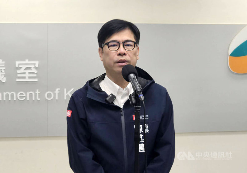 投入民進黨高雄市議員初選的參選人黃偵琳，被爆114年發生酒駕事故。對此，高雄市長陳其邁（圖）24日在市政會議前受訪表示，酒駕零容忍，相信黨中央跟市黨部會妥善處理。中央社記者蔡孟妤攝　115年2月24日