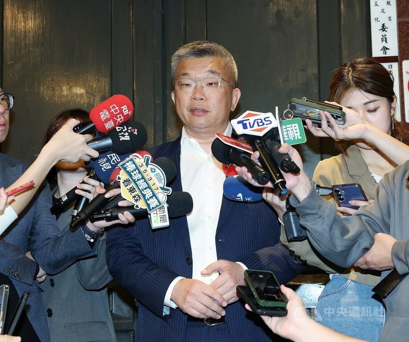 民進黨立法院黨團24日召開黨團會議，改選黨團幹部，最終推舉民進黨立委蔡其昌（中）擔任黨團總召。中央社記者郭日曉攝 115年2月24日