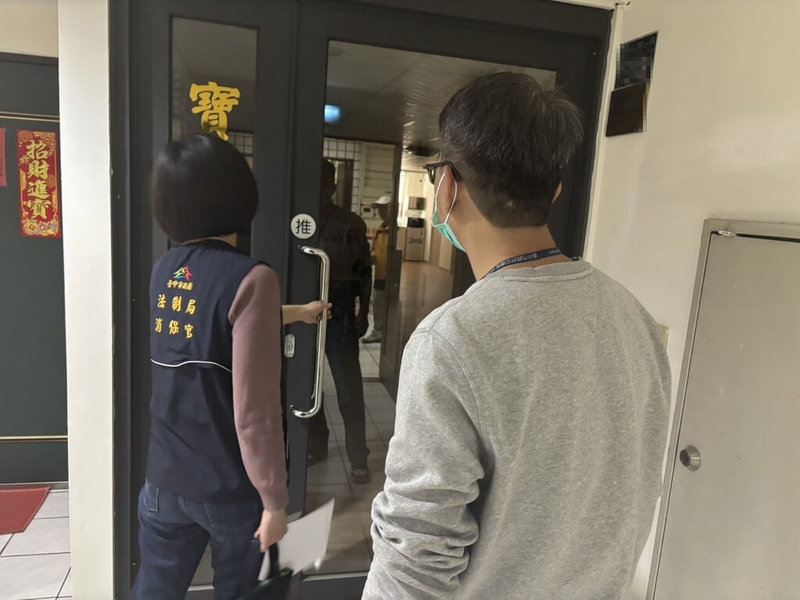 過年期間北部有民眾遭拖吊業者索取高昂費用引發議論，台中市消保官25日前往業者登記營業處所訪查，發現大門深鎖也無人回應，將以公文函請業者提出說明。（台中市政府提供）中央社記者郝雪卿傳真  115年2月25日