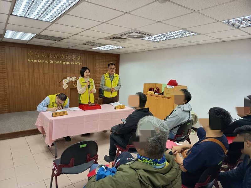 法務部行政執行署宜蘭分署25日在基隆地檢署1樓新聞採訪室，拍賣基檢偵查詐欺案扣押的賓士車G63，與虛擬貨幣泰達幣1萬2727.0465顆，賓士車最後流標，泰達幣最後以新台幣39萬3500元拍定。（法務部行政執行署宜蘭分署提供）中央社記者王朝鈺傳真　115年2月25日