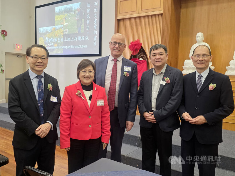 加拿大保守黨眾議員范博愛(Tako van Popta,中)雖然未去過台灣,但非常支持台灣,期盼「台加貿易合作架構協議」能儘快簽署。中央社記者程愛芬溫哥華攝 115年2月25日